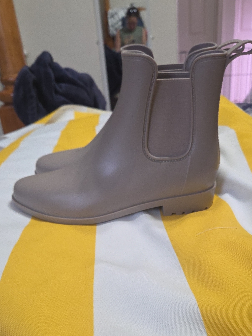 Nwot Taupe Chelsea-Style Ankle Rain Booties